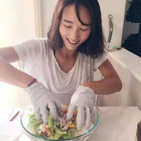 远嫁妻子因鸡蛋崩溃掀桌 本人发声